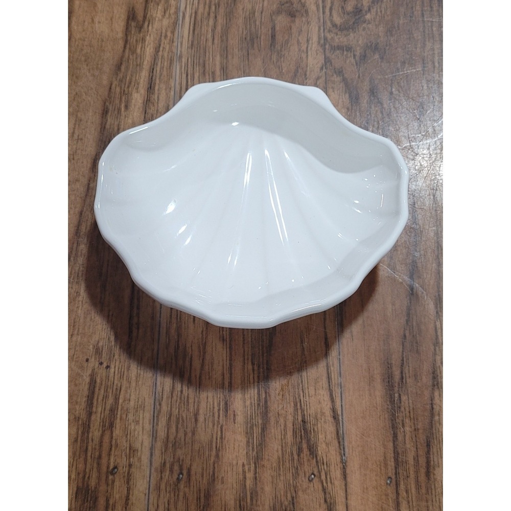 Pfaltzgraff Cream White Scalloped Shell Trinket Soap Dish Made In USA 5x4